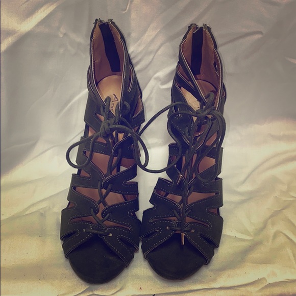 Navy Green heels - Picture 1 of 6